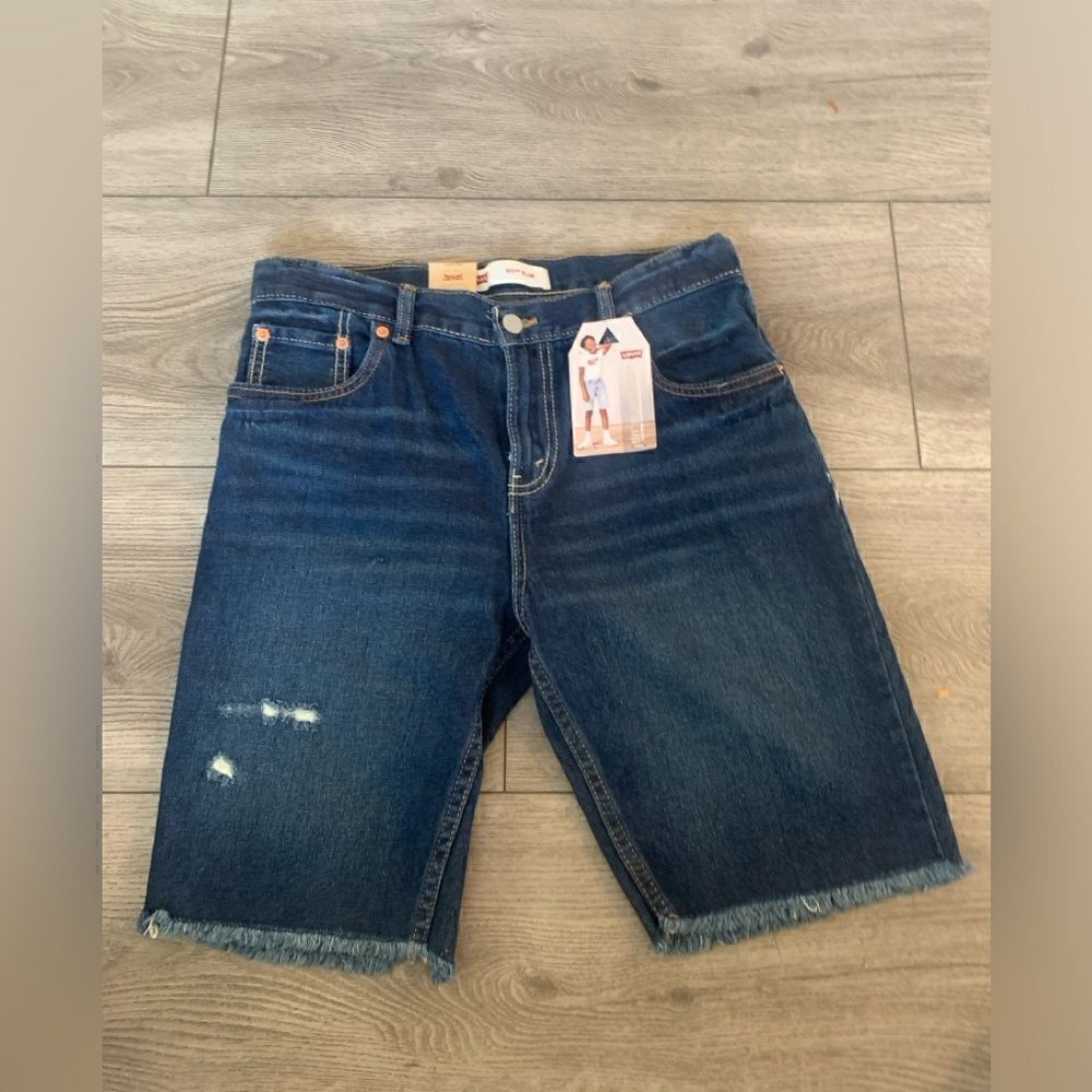 Levis 511 slim shorts that hit at knees and have adjustable waistband